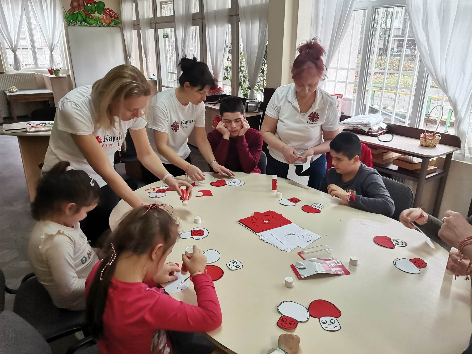 Каритас Русе зарадва своите потребители по случай Баба Марта